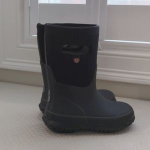 New boggs black kids boots